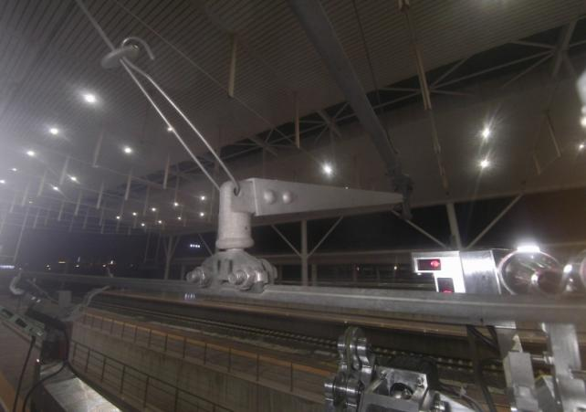 夜间运行拍摄线夹效果图